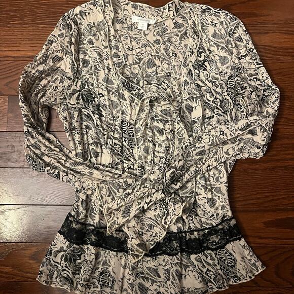 dressbarn Tops - Dress Barn Women’s Floral Lace Blouse with Black Accents Size Medium